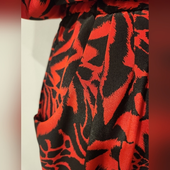 Vintage 80s/90s Red and Black Floral Dress with Pockets & Shoulder Pads - Picture 7 of 9